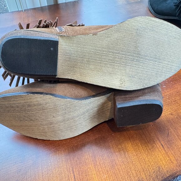 Minnetonka Beige Suede Fringe Ankle Boot - Picture 9 of 12